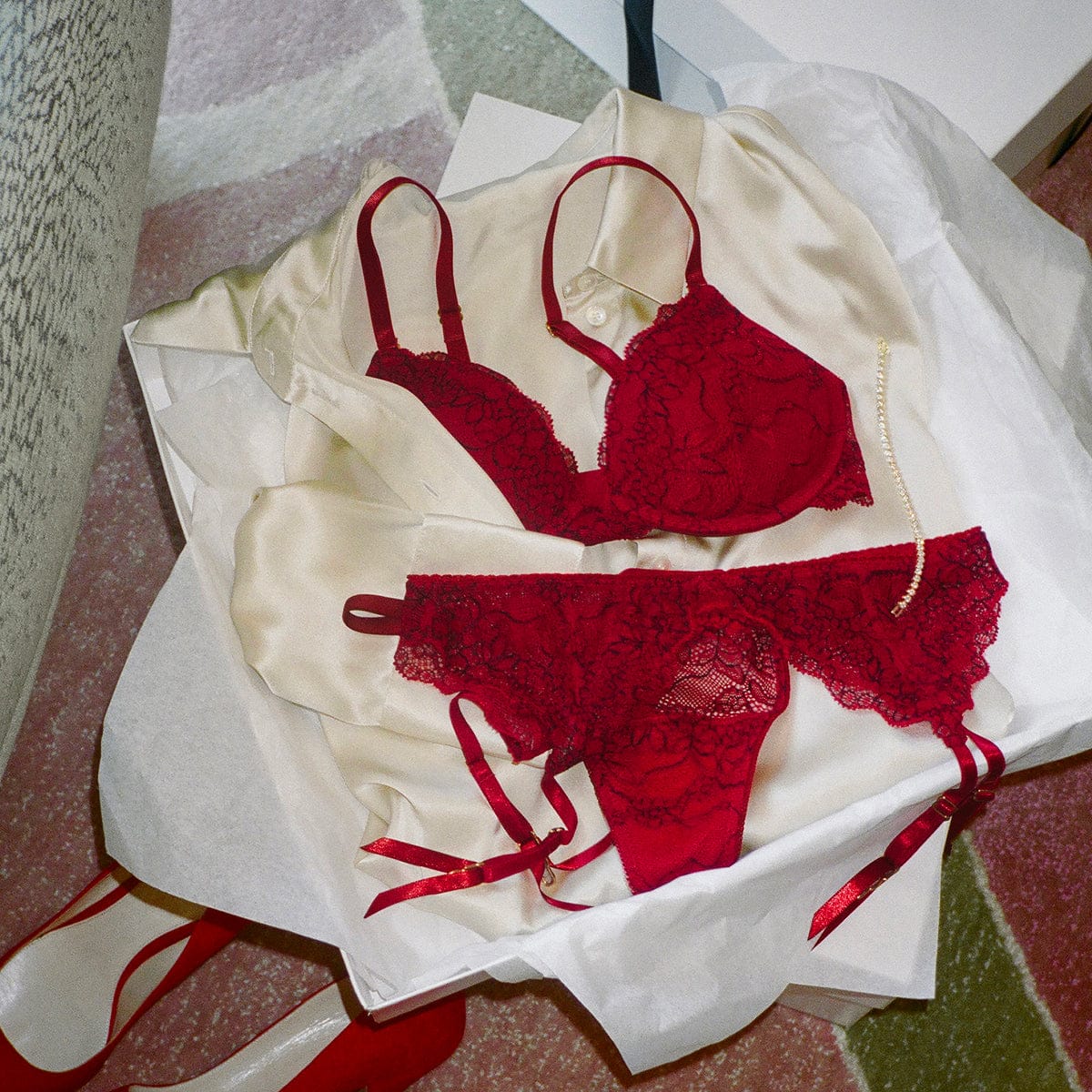 All Over Lace Lift Up Bra Scarlet Two-Tone - Image 11